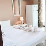 Rodia 3 Guests *